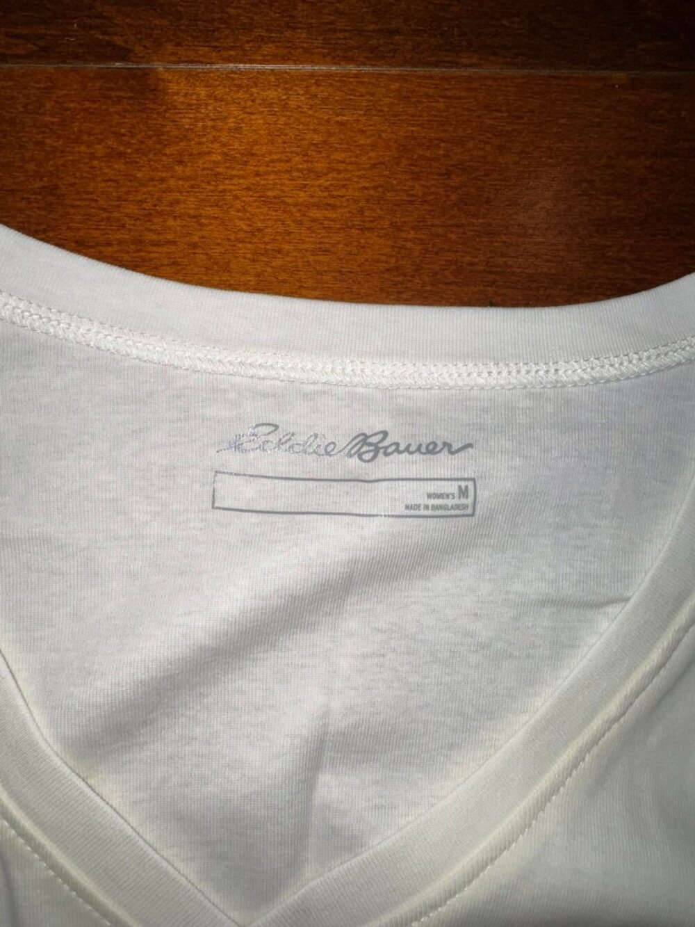 NWT Eddie Bauer Women's Everyday Long-Sleeve V-Neck T-Shirt Ivory Medium - Picture 3 of 4